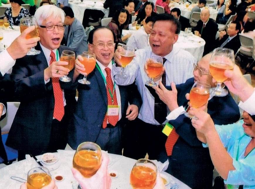 面试官：你酒量怎么样？90后小伙儿：一杯就倒当场被录取