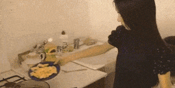 搞笑GIF趣图：世界上怎么会有女孩子这么萌的生物呢