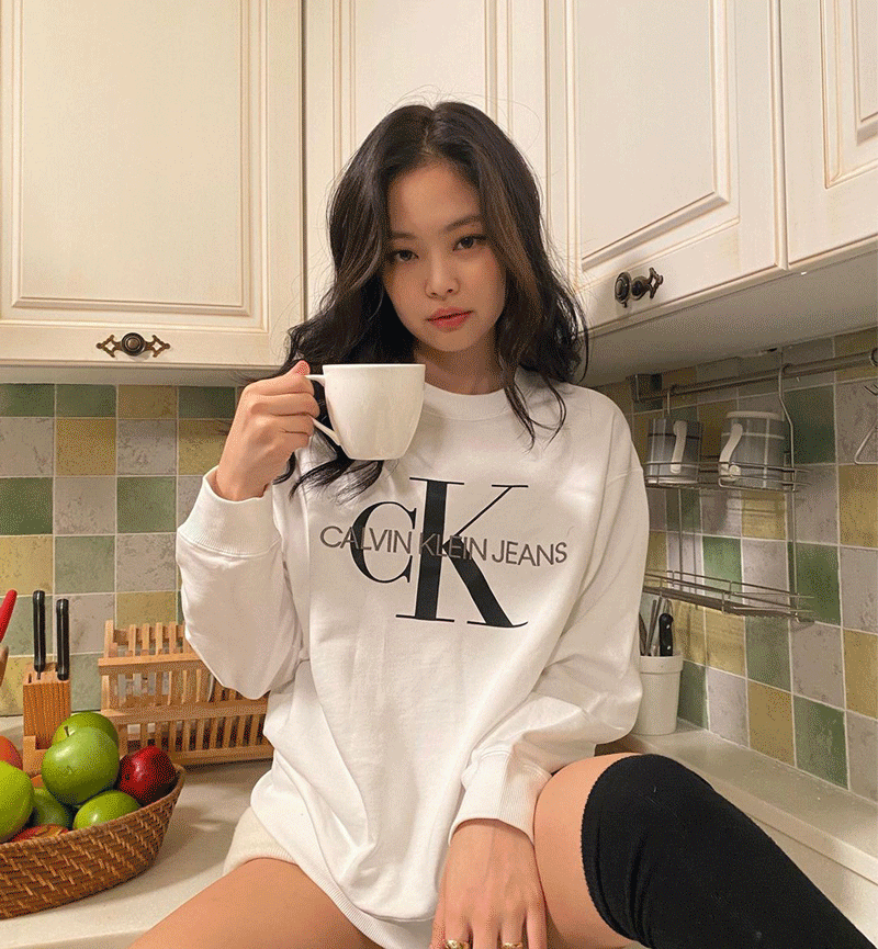 Jennie 全新「内衣」曝光！绝美腰臀比！不愧是纯欲天花板！